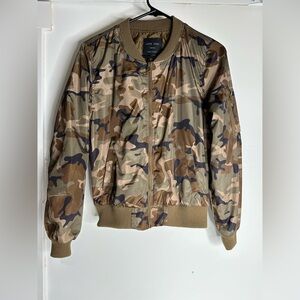 LOVE TREE Camo Brown Green Women's Bomber Jacket Junior Size Medium.